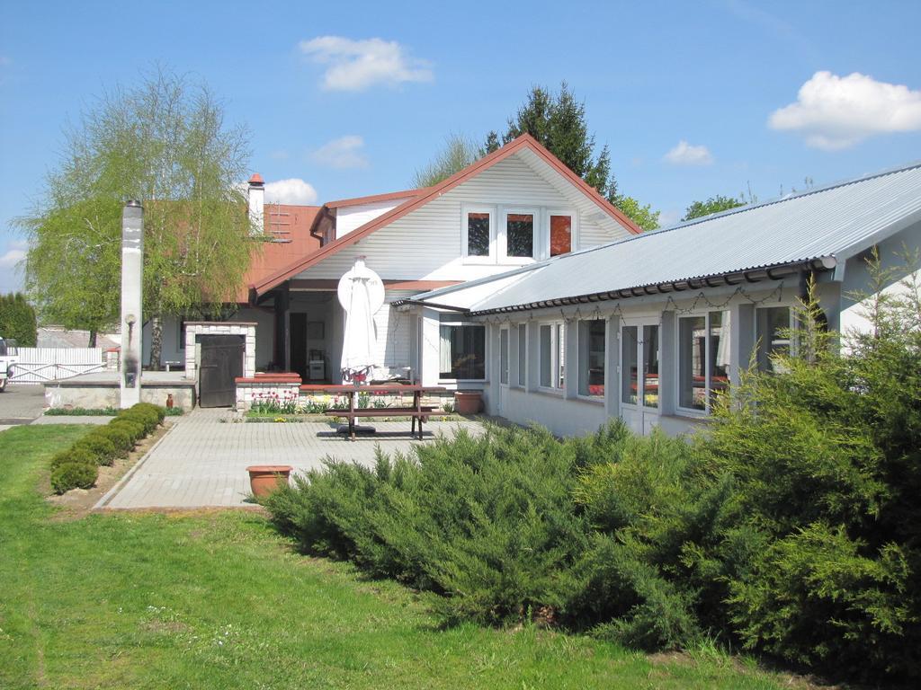Gosciniec W Sadurkach Guest House Nałęczów Exterior foto