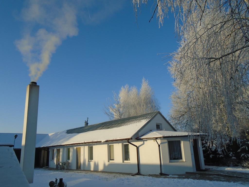 Gosciniec W Sadurkach Guest House Nałęczów Exterior foto